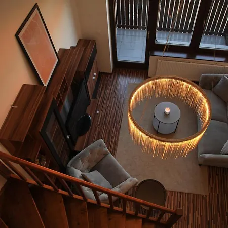 Aston * Vel'ka Lomnica