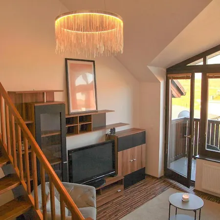 Aston דירה ולקה לומניקה