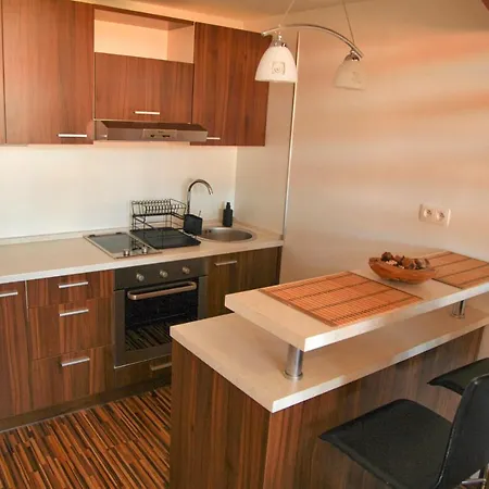 Aston * ולקה לומניקה